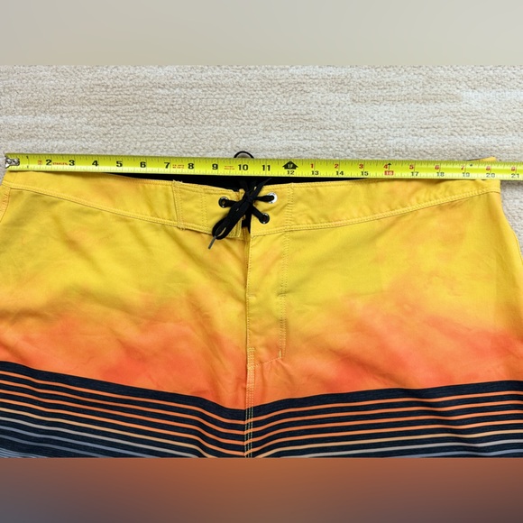 Hurley Men's Yellow, Orange & Gray Swim Trunks with Rear Pocket, Waist Size 40 - Picture 3 of 13